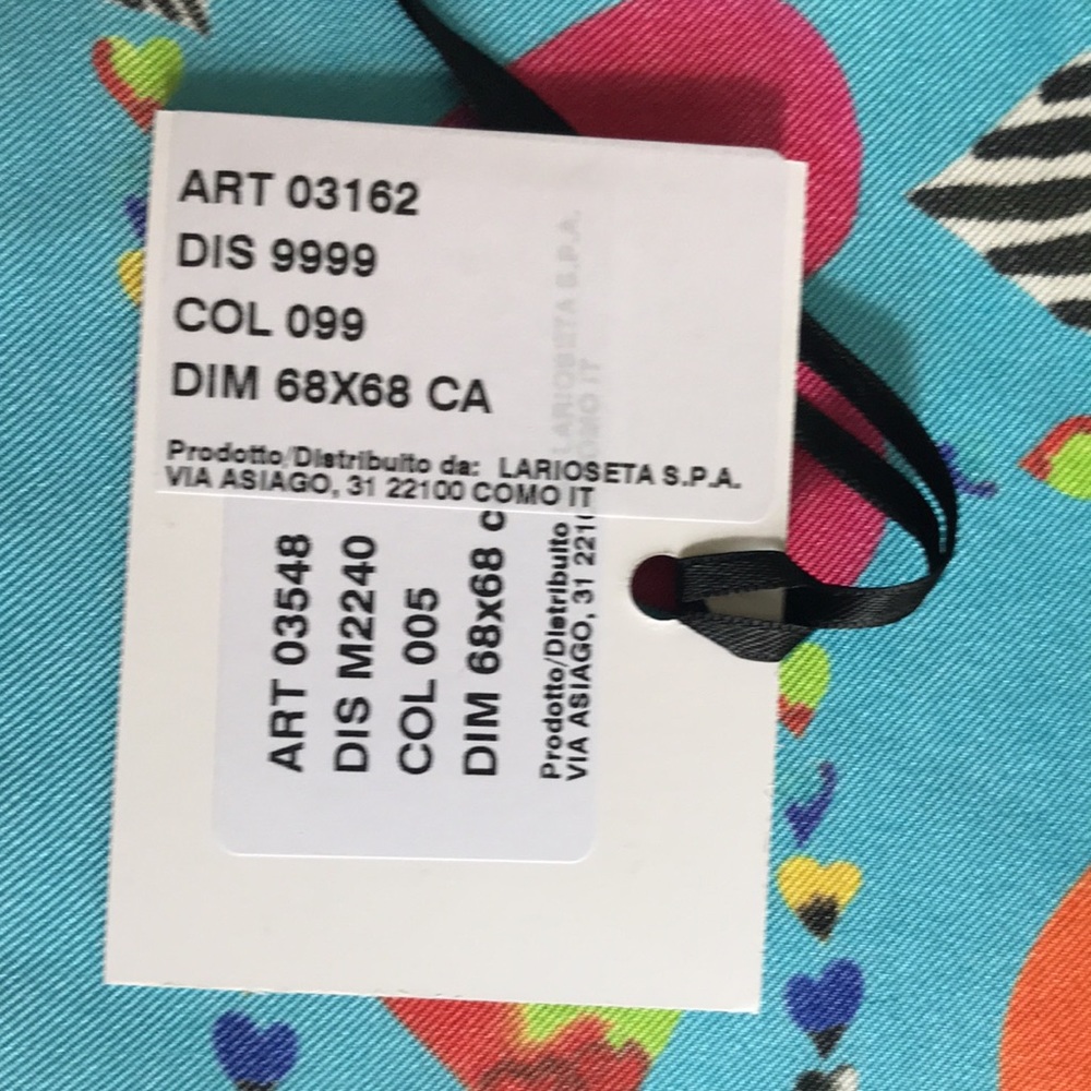 Moschino Silk Scarf Italy Hearts RARE NWT - Picture 9 of 10